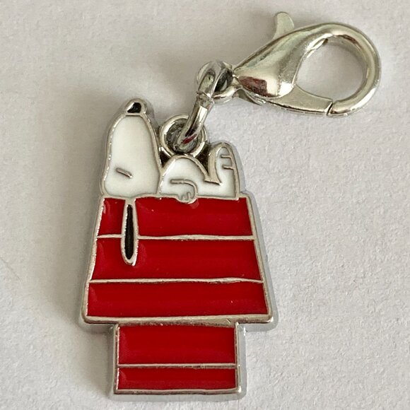 Peanuts Snoopy Doghouse Clip On Charm Zipper Pull Purse Charm Signed Red Enamel - Picture 3 of 8